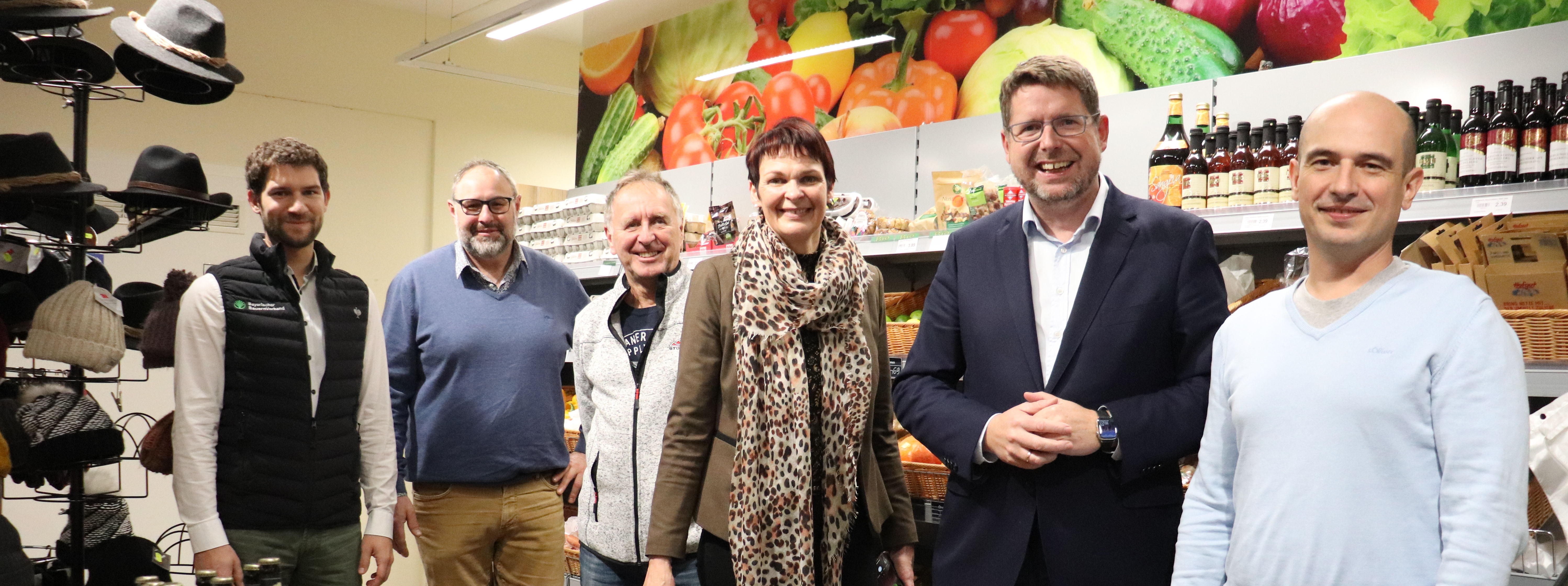 Trafen sich zum Austausch im Dorfladen Eggenthal mit Stephan Stracke (Mitte): Alex Kröper, Thorsten Haug, Erwin Hoffmann, Karina Fischer und Georg Greisel (von links nach rechts). 